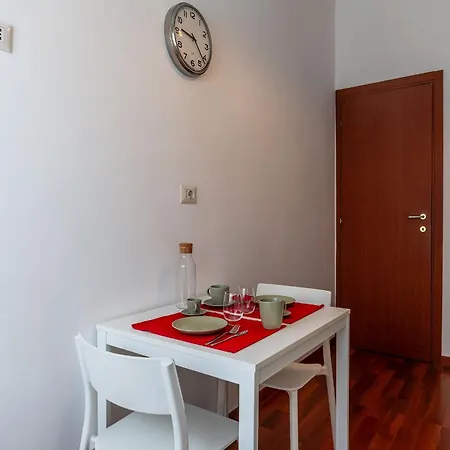 Apartment Guesthost - Close To St Peter Rome