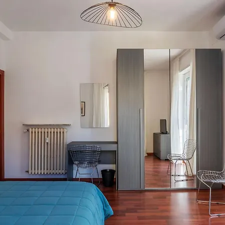 Guesthost - Close To St Peter Apartment